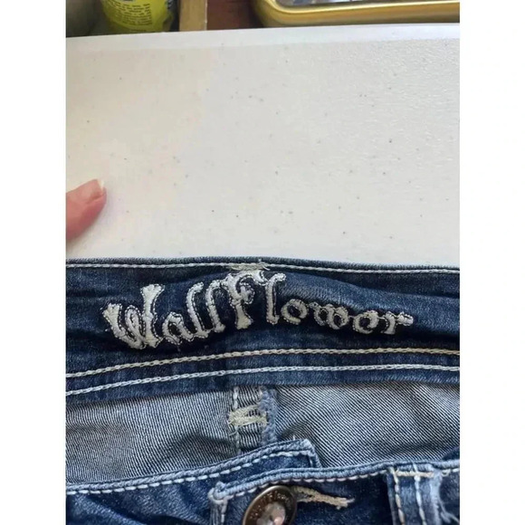 Women's WallFlower Jeans Size 1 Embroidered Back Pockets Bling American Flag EUC - Picture 12 of 13